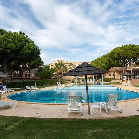 Pedra Dos Bicos By Intiholidays アルブフェイラ