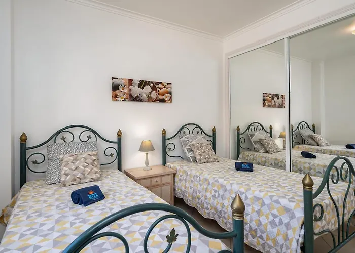 Pedra Dos Bicos By Intiholidays * アルブフェイラ