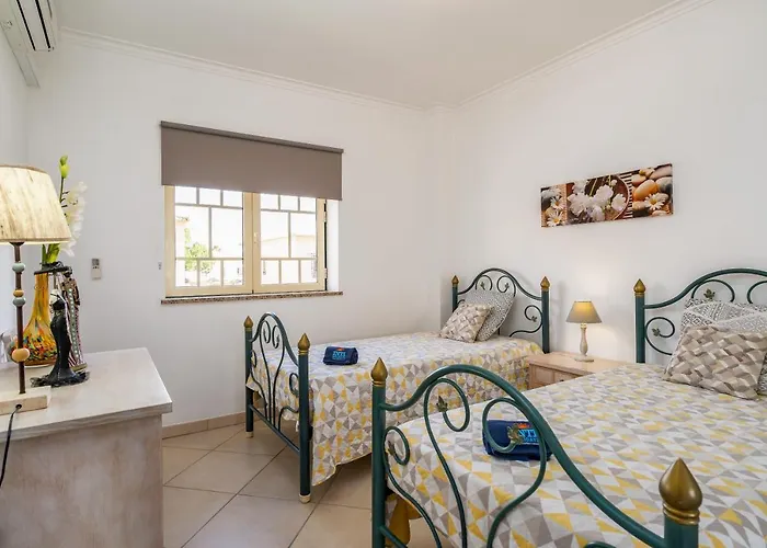 Pedra Dos Bicos By Intiholidays * アルブフェイラ