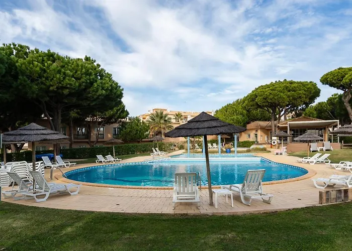 Pedra Dos Bicos By Intiholidays アルブフェイラ